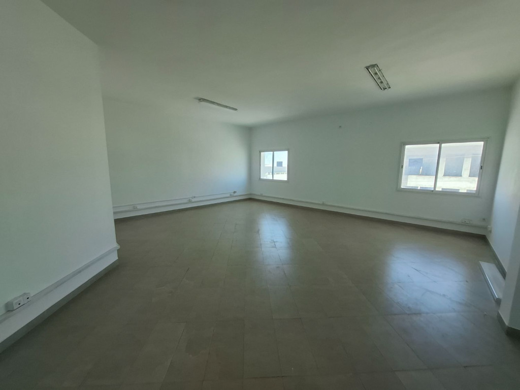 À louer bureau 200 m² au 2ᵉ étage dans la zone industrielle El Mghira, Fouchena