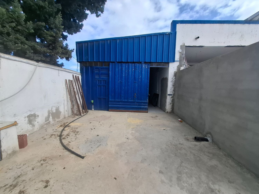 À louer dépôt 150m² au titre avec cour, zone industrielle Ben Arous