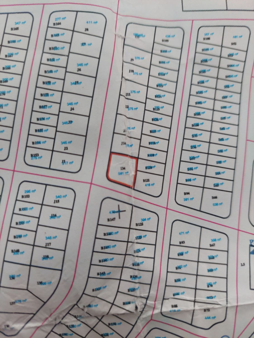 Terrain AFH de 581 m² à Hnéya 1 – Mhamdia, situé sur une colline avec une vue ouverte.