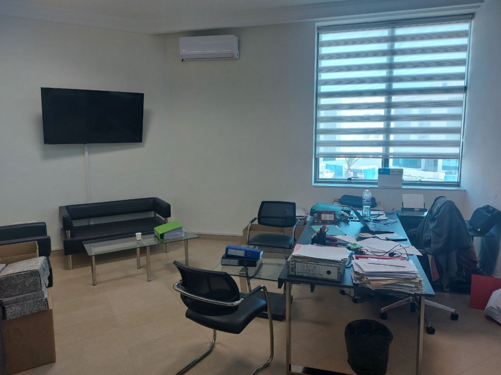 À louer – Bureau haut standing 180 m², 5 pièces, situé au 2ᵉ étage à la Zone Industrielle Mghira