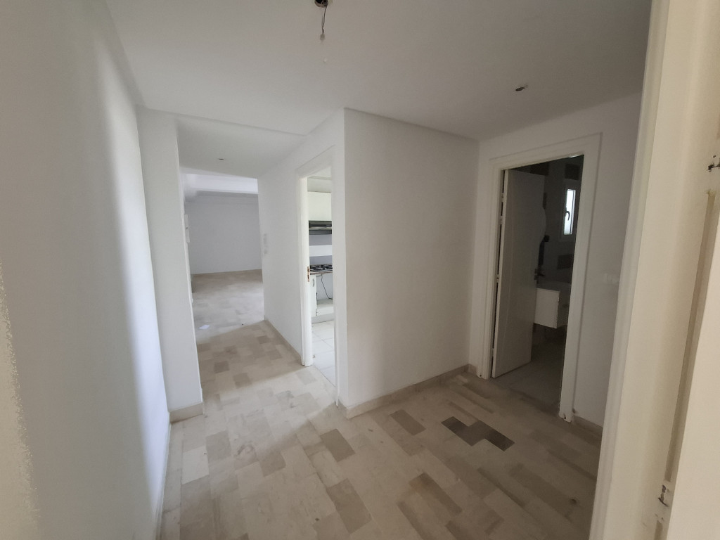 À vendre : Appartement S+3 spacieux et lumineux à Borj Cédria, 3e étage avec ascenseur, chauffage central et place de parking