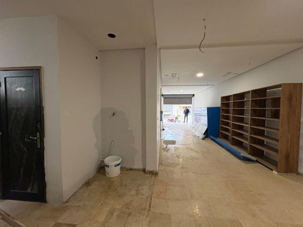 À louer : Local commercial 110 m² sur route principale à Mourouj