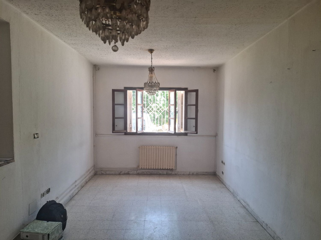 À Vendre – Duplex S+6 sur 3 niveaux à Mourouj 5, rare sur le marché avec terrasse spacieuse et chauffage central