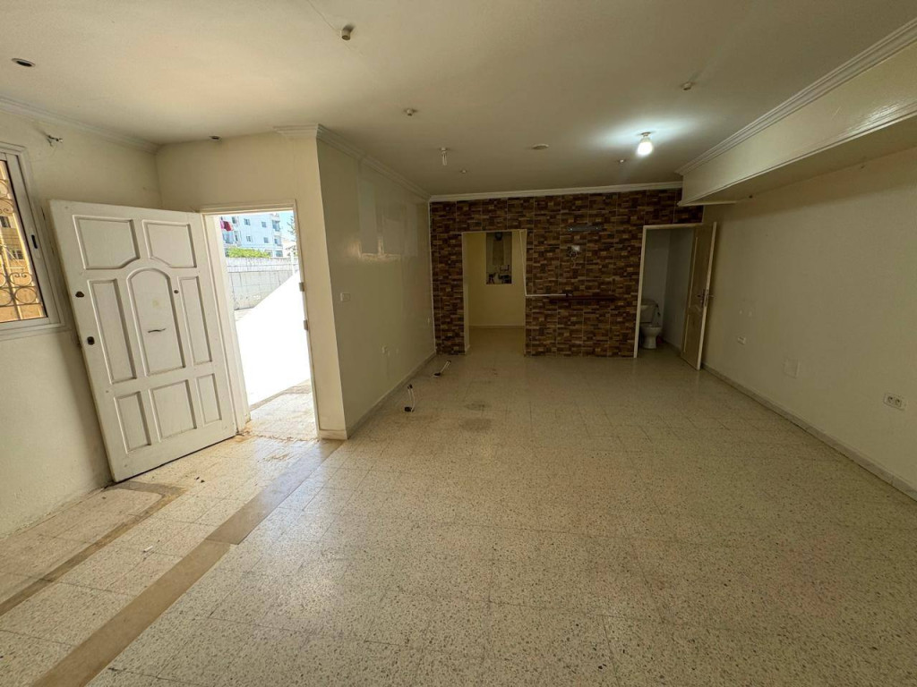 Bureau à louer au 1er étage à Ibn Sina 55m² emplacement stratégique route 13 Août