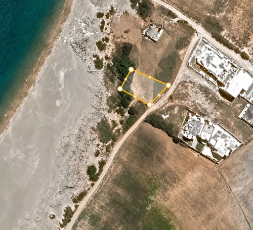 Terrain de 700 m² face à la mer à vendre à El Haouaria