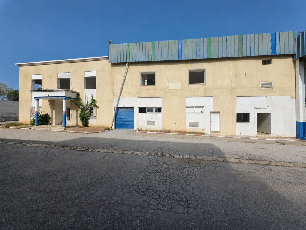 À vendre ensemble industriel de 7 050 m² dont 5 000 m² bâtis à Bir El Kassâa