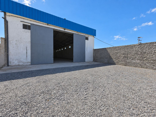À louer à Mhamdia – Dépôt de stockage de 750 m² avec cour de 500 m²