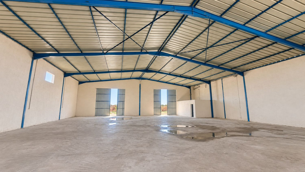 Dépôt neuf de 1 000 m² à louer sur la route principale Naâssen–Mornag