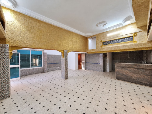 Local commercial de 80 m² couverts avec terrasse, 150 m² au total, à Médina Jadida